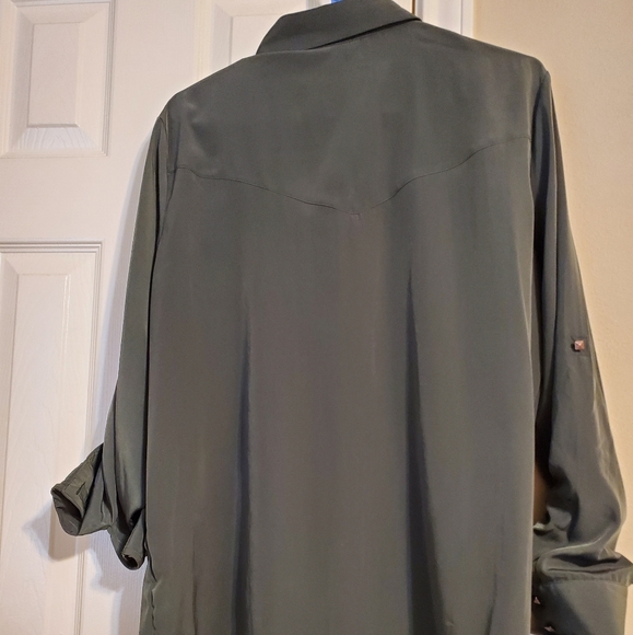 Rock & Republic Co. Button down top - Picture 5 of 8